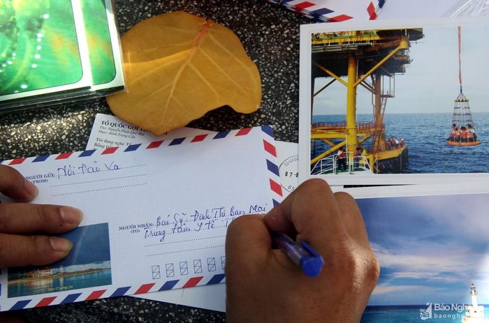 Những cánh thư phản hồi từ Trường Sa gửi về đất liền.