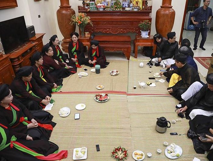 Quang cảnh chung khi canh hát sắp bắt đầu