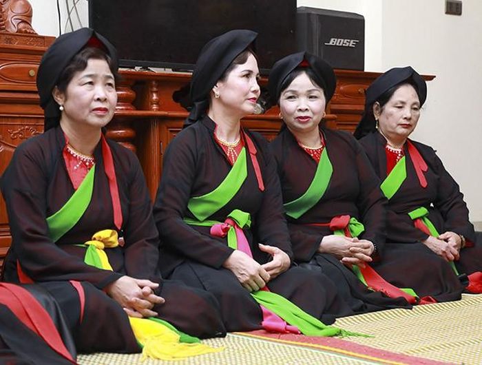 Những liền chị trong canh hát