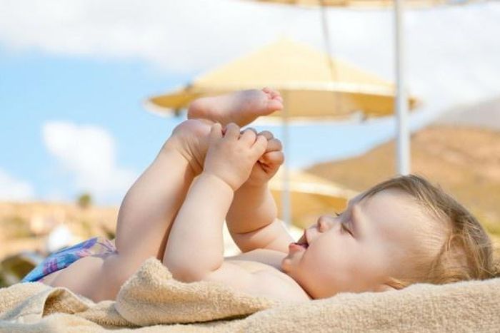 Nhiều nghiên cứu cho thấy chỉ cần trẻ ăn uống đầy đủ và đa dạng những thức ăn hàng ngày là đã cung cấp đủ canxi cho phát triển. Ảnh: Ma-gazin