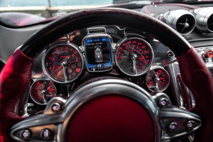 Thiết kế đồng hồ xe Pagani Huayra 