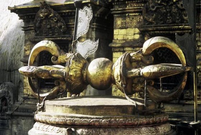 Theo đó, Vajra được sử dụng như một vũ khí bí ẩn nhưng đầy quyền năng để chống lại ác quỷ Vritra.