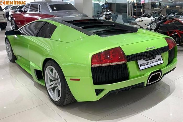 Chiếc siêu xe Lamborghini Murcielago LP640 màu độc trong bài viết này là thế hệ thứ hai của dòng xe Murcielago, sau chiếc Murcielago thế hệ đầu tiên với động cơ V12 6.2L và phiên bản Murcielago Roadster.