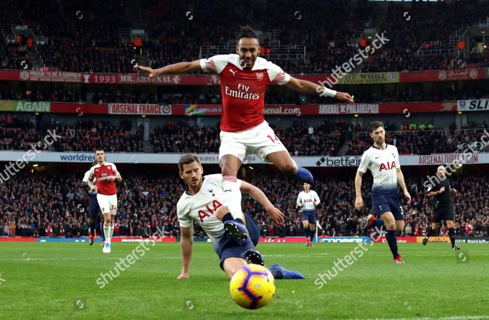 Aubameyang sẽ gặp nhiều khó khăn khi anh phải vượt qua Vertonghen.