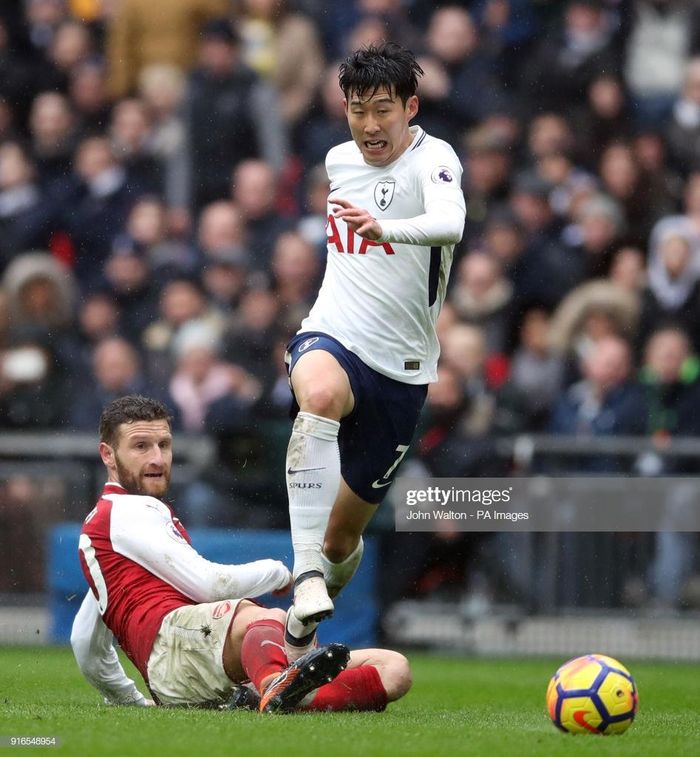 Liệu Mustafi có ngăn chặn được Son Heung-Min trong trận đấu tối nay?