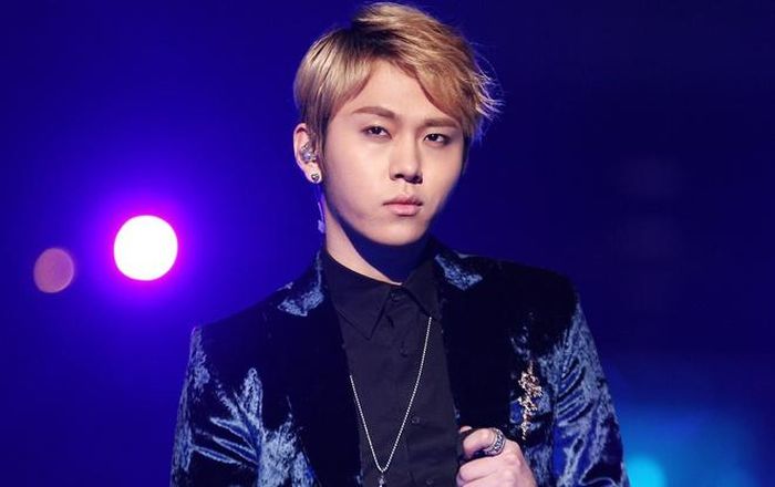 Nam ca sĩ thần tượng khác trong nhóm khác được cho là Yong Jun Hyung. Anh này cũng vừa quyết định nhập ngũ trong thời gian tới.