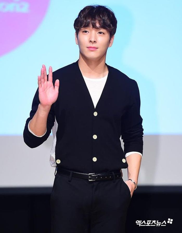  “Choi Jong Hoon gần đây tham gia cuộc điều tra của cảnh sát nhưng với tư cách nhân chứng. Chúng tôi muốn làm rõ rằng anh ấy không bị điều tra và cũng không bị coi như một nghi phạm. Choi Jong Hoon đã hoàn thành cuộc điều tra của cảnh sát và kết luận tạm thời là cậu không có mối liên hệ đặc biệt nào với các cáo buộc”, công ty khẳng định sẽ có hành động pháp lý với những cá nhân lan truyền tin đồn không đúng về 2 nghệ sĩ. 