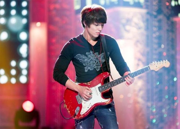  Sự nghiệp của cá nhân Choi Jong Hoon khá mờ nhạt. Ngoài kế hoạch quảng bá chung nhóm nhạc F.T.Island, anh chỉ có thêm vài vai diễn phụ trong một số dự án phim hay chương trình truyền hình. 