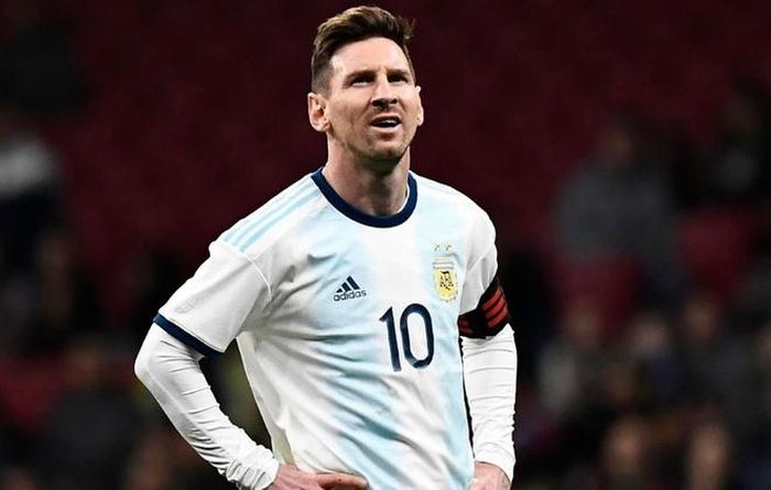 Theo ESPN, CĐV Barca có thể thở phào khi Barca khẳng định Messi không gặp vấn đề nghiêm trọng. Ngôi sao 31 tuổi không cần trải qua buổi kiểm tra vì hồi phục trong ít ngày. Nếu Barca cần, Messi sẽ ra sân đối đầu Espanyol trong khuôn khổ vòng 29 La Liga 2018/19.