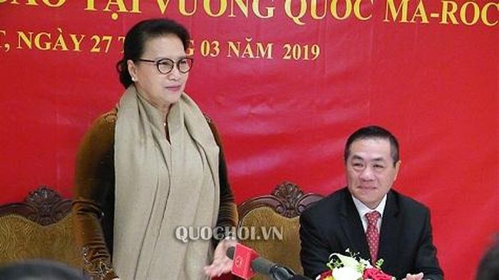 Chủ tịch Quốc hội Nguyễn Thị Kim Ngân phát biểu tại buổi gặp mặt cán bộ Đại sứ quán Việt Nam