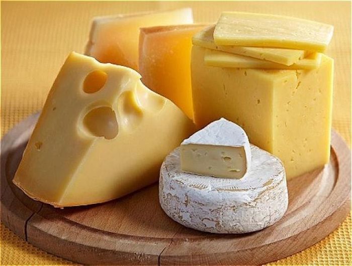  Những thức ăn chế biến sẵn như sữa, phomat... Cần chọn sản phẩm ghi đủ nhãn mác, hạn sử dụng, sản phẩm đặc trưng có màu đặc trưng, không chuyển màu, không xuất hiện nấm mốc 