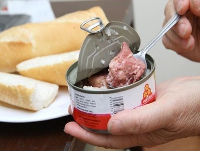  Thực phẩm qua chế biến. Thịt hộp, thịt hun khói, đồ đông lạnh... Nên chọn sản phẩm có thương hiệu, cơ sở sản xuất uy tín, ghi rõ thành phần dinh dưỡng 