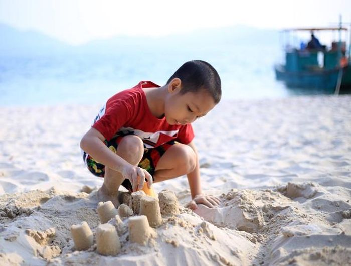  Những phút thư giãn cùng cát trắng ở đảo Cô Tô con 