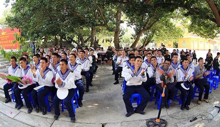 Những hình ảnh hoạt động của CBCS đảo Trường Sa.