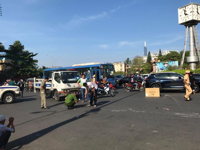 Lực lượng chức năng điều tra vụ việc.