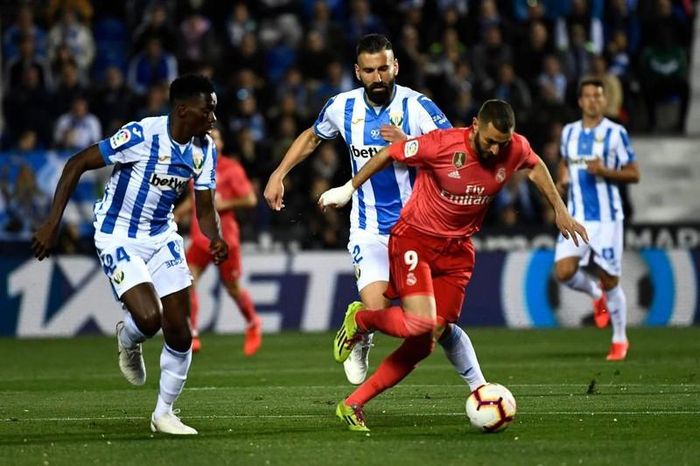“Kền kền trắng” kịp gỡ hòa nhờ nỗ lực của Benzema. 