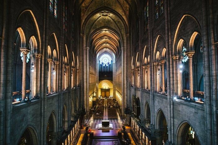 Nhà thờ là một viên ngọc quý của kiến trúc Gothic thời trung cổ. Ảnh: NYT