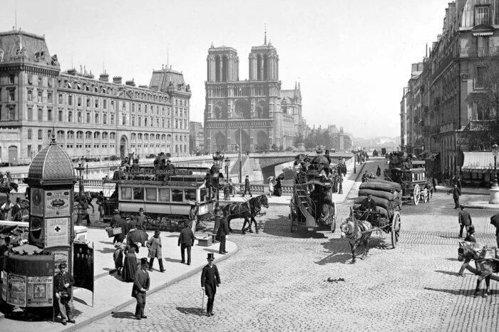 Quang cảnh phía trước nhà thờ vào khoảng năm 1900. Ảnh: Getty