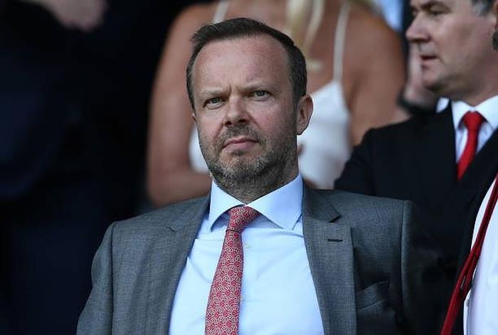 và Ed Woodward tại Goodison Park.