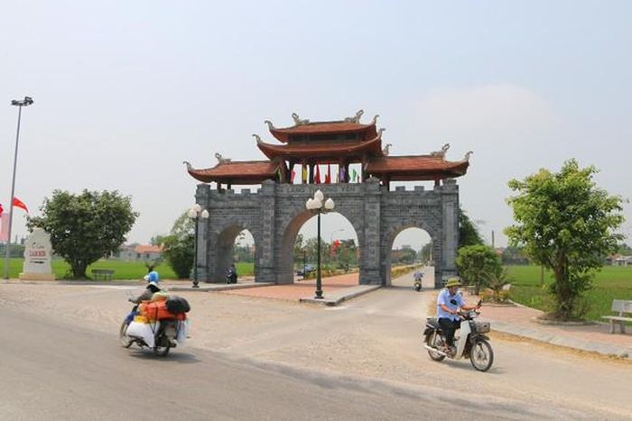 Cổng làng xã Quỳnh Yên. Ảnh: Nguyễn Hải