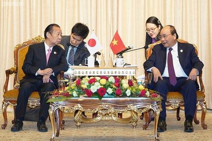 Thủ tướng Nguyễn Xuân Phúc và ông Toshihiro Nikai, Tổng Thư ký Đảng Dân chủ tự do Nhật Bản - Ảnh: VGP/Quang Hiếu 