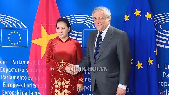 Chủ tịch Quốc hội Nguyễn Thị Kim Ngân hội kiến với Chủ tịch Nghị viện châu Âu Antonio Tajani. 