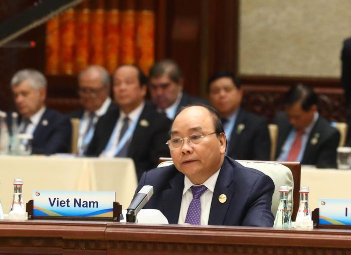 Thủ tướng Nguyễn Xuân Phúc phát biểu tại hội nghị bàn tròn của Diễn đàn "Vành đai và Con đường". Ảnh: VGP 
