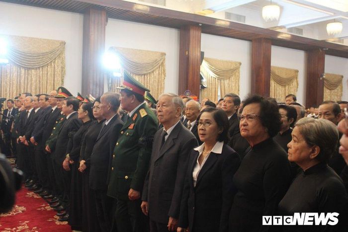 Nhiều cựu lãnh đạo TP.HCM cũng có mặt viếng nguyên Chủ tịch nước Lê Đức Anh.