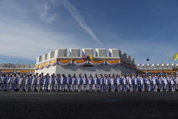 Các quan chức Thái Lan trước các nghi lễ đăng quang của vua Vajiralongkorn.