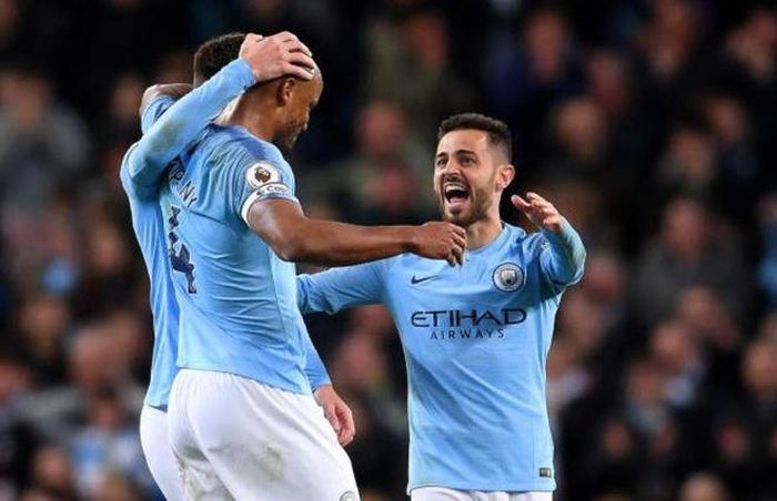 Man City giành thắng lợi khó khăn 1-0 trên sân nhà nhưng chừng đó là đủ để giúp nửa xanh thành Manchester giành lại ngôi đầu từ tay Liverpool với 1 điểm nhiều hơn.