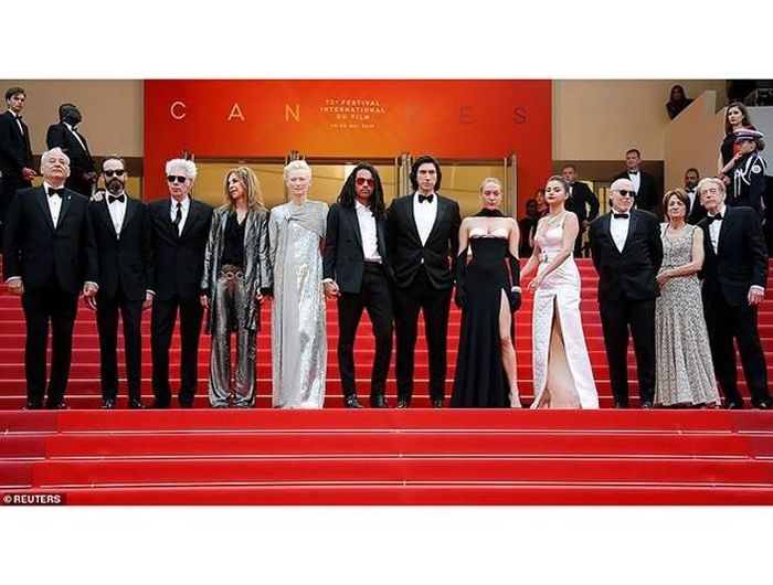  Selena Gomez, Tilda Swinton và Chloë Sevigny xuất hiện trên thảm đỏ Cannes cùng đoàn làm phim ra mắt tác phẩm kinh dị "The Dead Don't Die". (nguồn: Tiền Phong) 