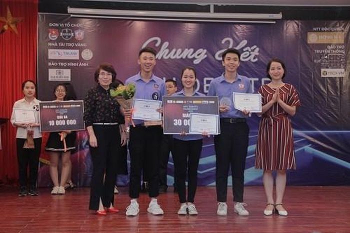 Giải Quán quân đã được trao cho đội One last dance (trường đại học Kiểm sát Hà Nội)