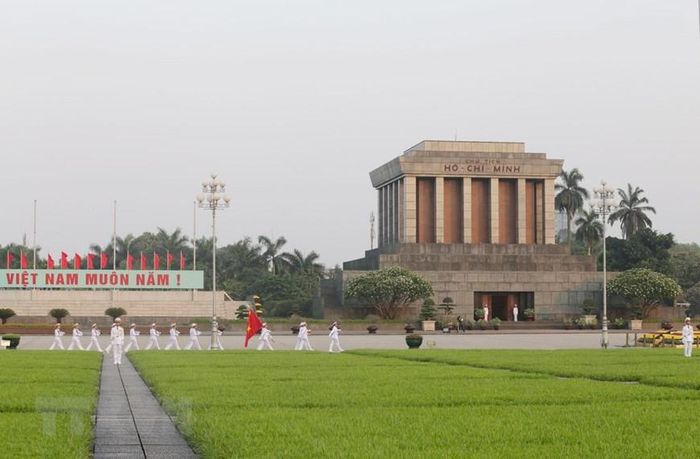 Quang cảnh lễ thượng cờ, chào cờ sáng 19/5. (Ảnh: Anh Tuấn/TTXVN)
