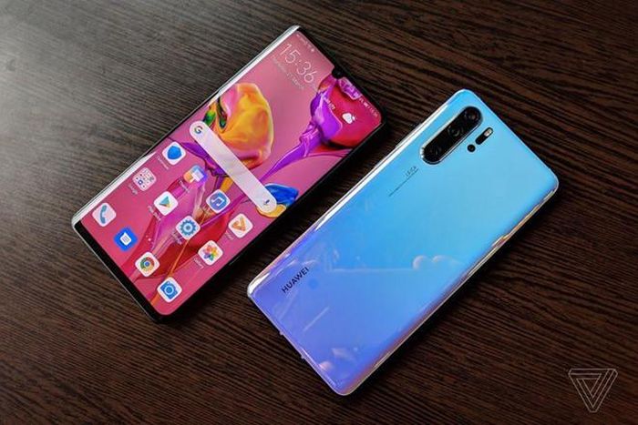 Những smartphone tương lai của Huawei có thể sẽ phải sử dụng phiên bản Android "nội địa", không có dịch vụ Google. Ảnh: The Verge.