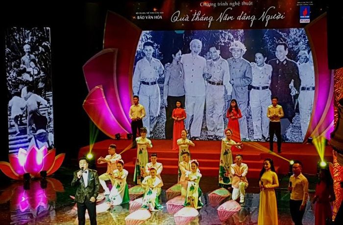 Khán giả như đắm chìm trong những giai điệu tha thiết, mượt mà