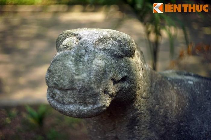 Ngược dòng lịch sử, Thái sư Trần Thủ Độ (1194 - 1264) là người góp phần quan trọng trong việc dựng lên triều Trần và kháng chiến chống quân Mông Cổ. Ông được các sử gia miêu tả như một người quyết đoán, mưu lược, đôi khi tàn nhẫn trong nỗ lực củng cố quyền lực vương triều.