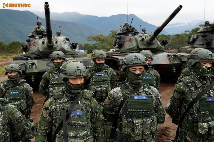 Bình sĩ Đài Loan tập trận với xe tăng M60A. Nguồn ảnh: Defense News.