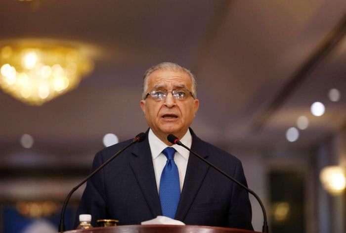 Bộ trưởng Ngoại giao Iraq Mohammed Ali Alhakim, Baghdad bác bỏ hoàn toàn các biện pháp mà Mỹ đơn phương đưa ra. Ông khẳng định, Iraq vẫn đang duy trì quan hệ với nước láng giềng Iran và sẽ đóng vai trò trung gian giữa hai bên