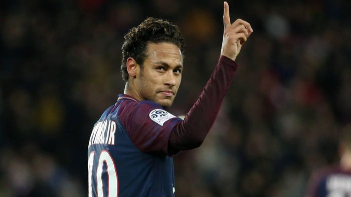 Neymar muốn 1,2 triệu bảng/tuần nếu chuyển đến CLB bóng đá Hoàng gia Tây Ban Nha Real Madrid. Hiện nay mức lương của Neymar ở PSG là 900.000 bảng/tuần