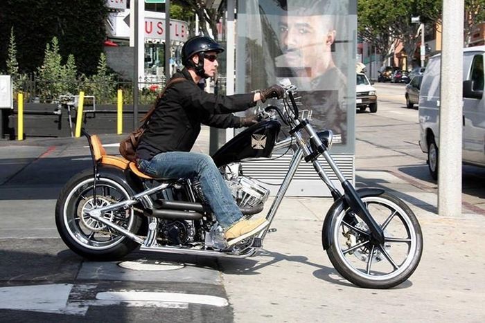 West Coast Chopper (WCC) là hãng môtô chuyên sản xuất những mẫu chopper đậm chất Mỹ. Tiền thân của WCC là một hãng sản xuất quần áo và sticker. Sau khi chuyển sang sản xuất môtô, khoảng 60% doanh thu của WCC đến từ việc bán quần áo, đồ uống. Mỗi năm, hãng này chỉ cho ra lò 12-15 chiếc môtô với mức giá lên đến 150.000 USD/chiếc.
