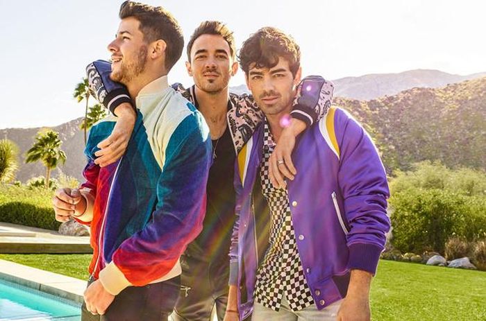 Ngoại hình điển trai và chững chạc của ba anh em nhà Jonas. Ảnh: Billboard.