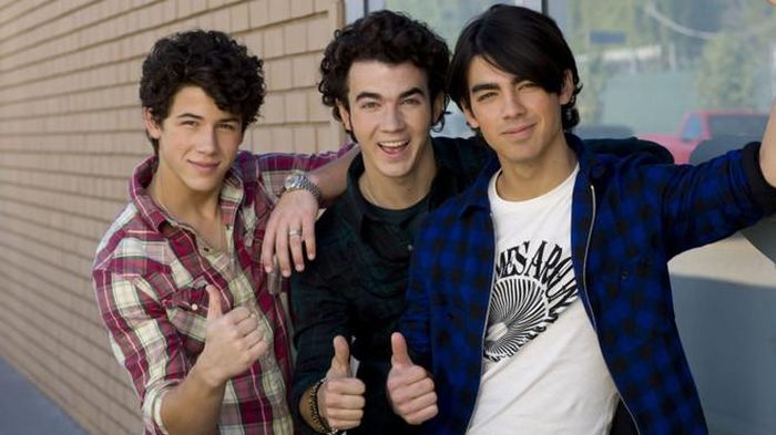 Nick, Kevin và Joe Jonas khi còn là "những chàng hoàng tử của Walt Disney".
