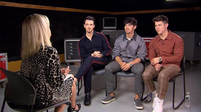 Jonas Brothers trong chương trình CBS: Sunday Morning. Ảnh: CBS.