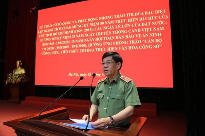 Trung tướng Đoàn Duy Khương phát biểu tại buổi lễ phát động phong trào thi đua đặc biệt