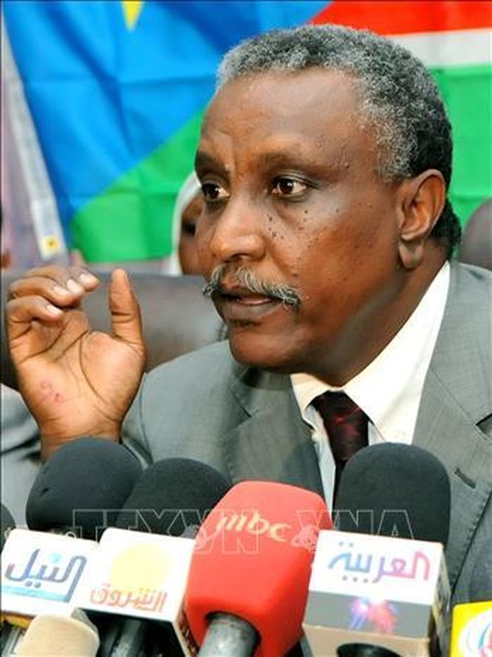 Ông Yasir Arman trả lời phỏng vấn tại Addis Ababa, Ethiopia, ngày 21/1/2010. Ảnh tư liệu: AFP/TTXVN