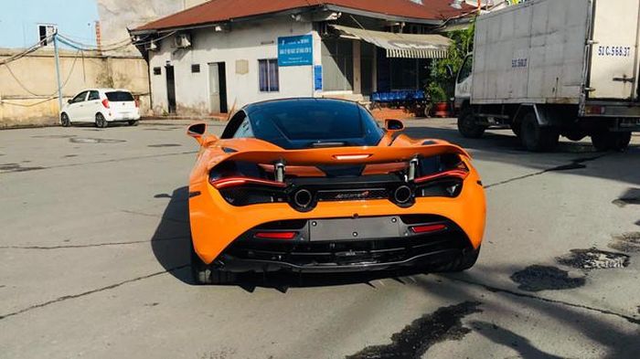 Xe sở hữu màu sơn cam McLaren Orange đặc trưng của McLaren. Ảnh: Transporter - Xe Việt.
