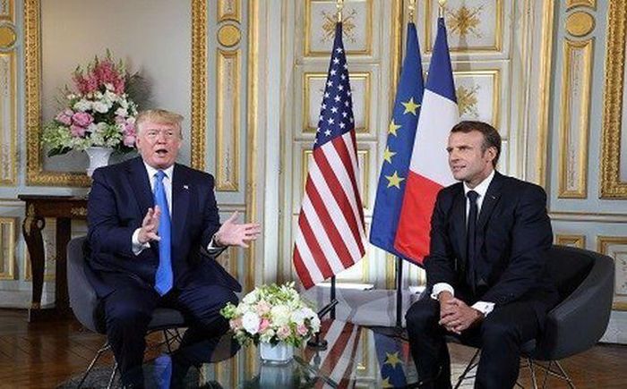 Tổng thống Trump gặp Tổng thống Macron tại Pháp ngày 6/6. (Ảnh: AFP)