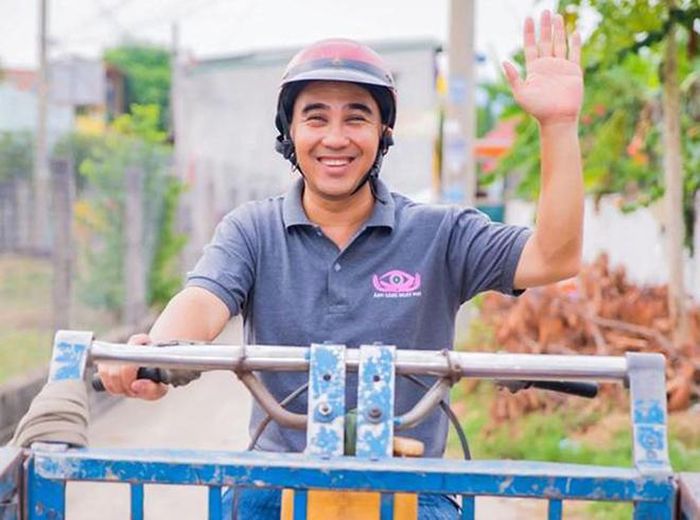 Diễn viên Quyền Linh trong một chương trình truyền hình thực tế. 