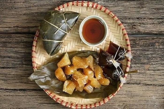 Bánh tro là món ăn truyền thống của người dân ở vùng Nam Bộ và một số nơi miền Bắc Việt Nam. Loại này thường để cúng và thưởng thức trong ngày Tết Đoan Ngọ nhằm diệt sâu bọ, cầu mong sự khỏe mạnh và bình yên.