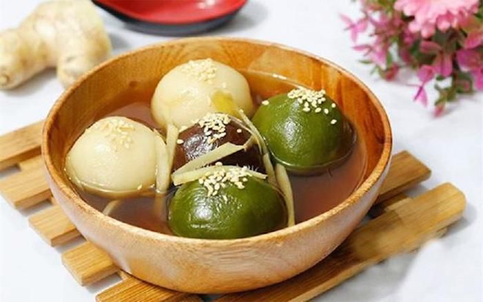  Những viên chè được làm từ bột gạo nếp bên trong là nhân đỗ xanh có vị ngọt của đường ăn cùng nước cốt dừa béo ngậy trở thành món ăn được nhiều người thuưởng thức trong ngày diệt sâu bọ.